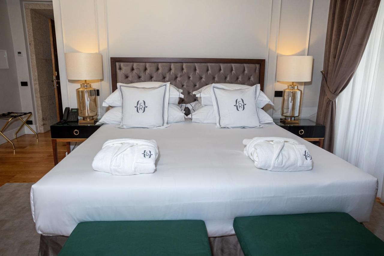 Solar Do Requeijo By Luna Hotels & Resorts Arcos de Valdevez Εξωτερικό φωτογραφία A bedroom at the hotel