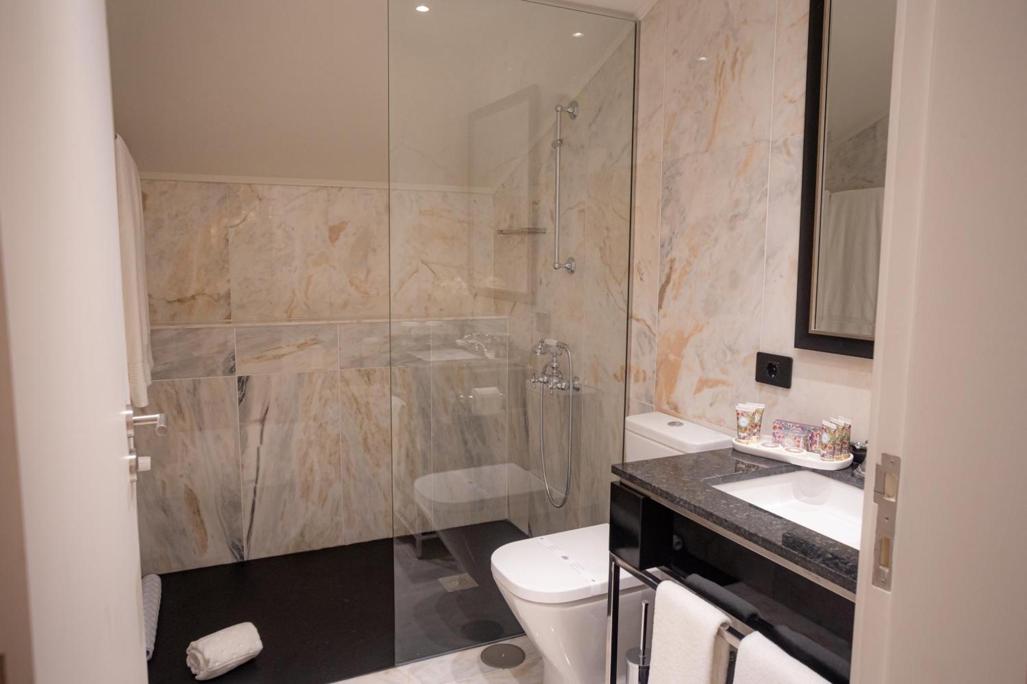 Solar Do Requeijo By Luna Hotels & Resorts Arcos de Valdevez Εξωτερικό φωτογραφία A shower enclosure